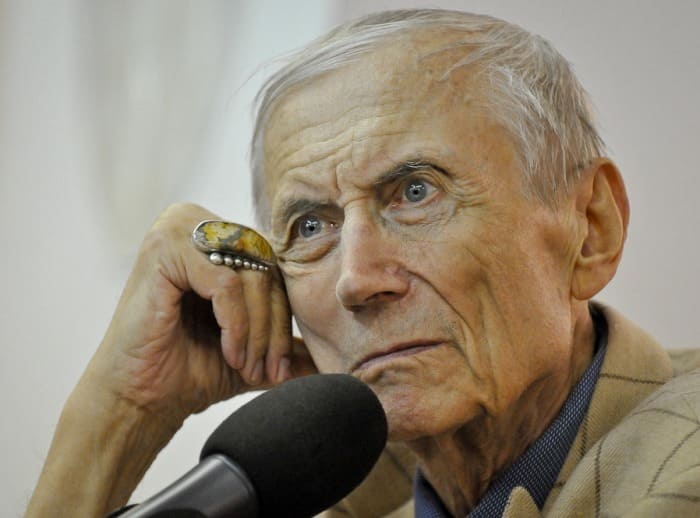 Знаменитый поэт, чьи стихи давно разошлись на цитаты | Фото: evgeniy-evtushenko.ru Знаменитый поэт, чьи стихи давно разошлись на цитаты | Фото: evgeniy-evtushenko.ru