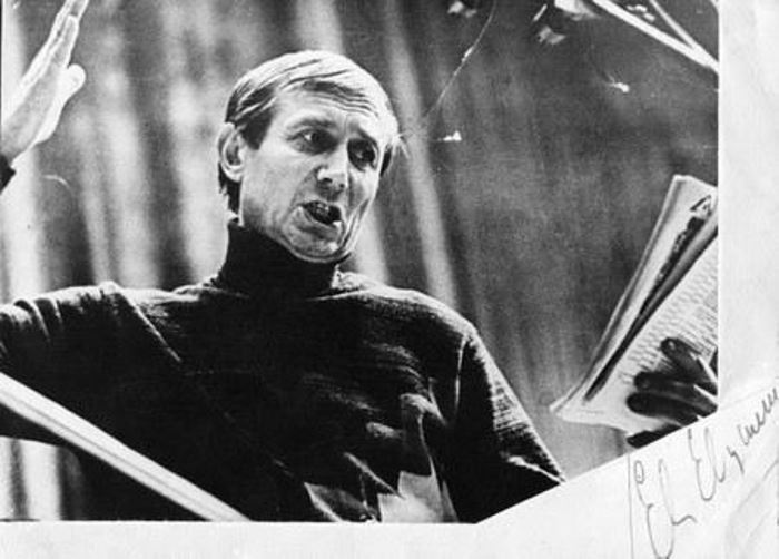 Один из самых знаменитых поэтов-шестидесятников Евгений Евтушенко | Фото: evgeniy-evtushenko.ru Один из самых знаменитых поэтов-шестидесятников Евгений Евтушенко | Фото: evgeniy-evtushenko.ru