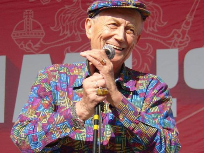 Один из самых знаменитых поэтов-шестидесятников Евгений Евтушенко | Фото: fb.ru Один из самых знаменитых поэтов-шестидесятников Евгений Евтушенко | Фото: fb.ru