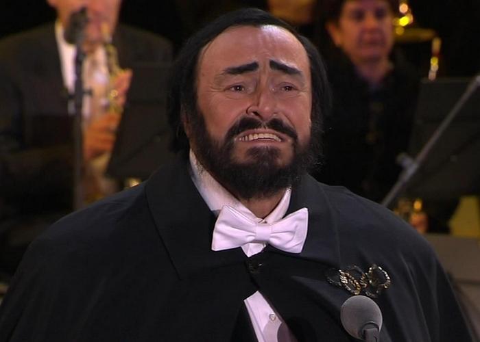 Лучано Паваротти на открытии Зимних Олимпийских игр 2006 в Турине./ Фото: hdclips.ru Лучано Паваротти на открытии Зимних Олимпийских игр 2006 в Турине./ Фото: hdclips.ru