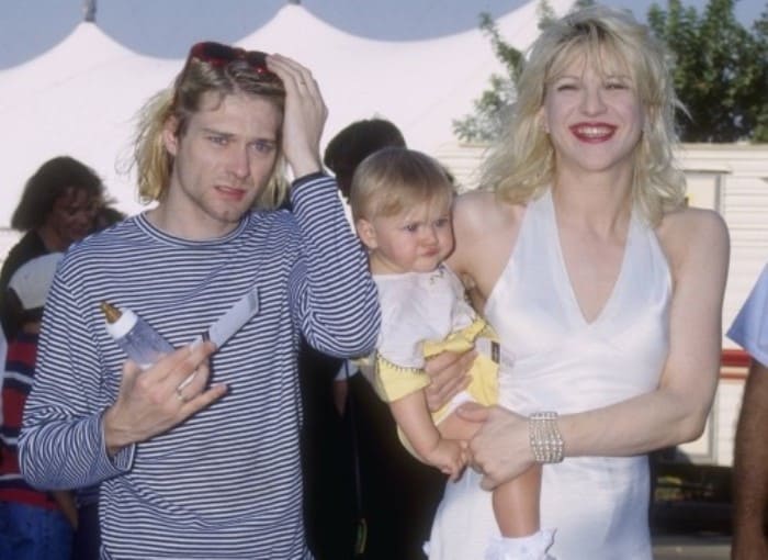 Курт Кобейн с женой и дочерью | Фото: dni.ru Курт Кобейн с женой и дочерью | Фото: dni.ru
