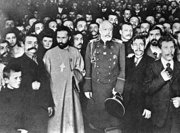 Священник Георгий Гапон и петербургский градоначальник генерал-адъютант А.И. Фуллон на «Собрании русских фабрично-заводских рабочих» незадолго до Кровавого воскресенья
