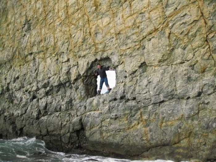 отверстие неизвестного происхождения. отверстие неизвестного происхождения.