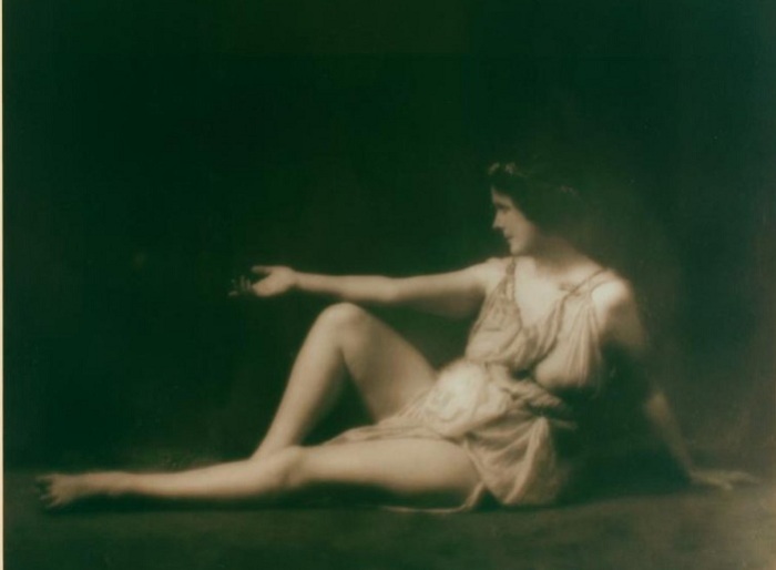 Айседора Дункан в греческой тунике. | Фото: b1.m24.ru. Айседора Дункан в греческой тунике. | Фото: b1.m24.ru.