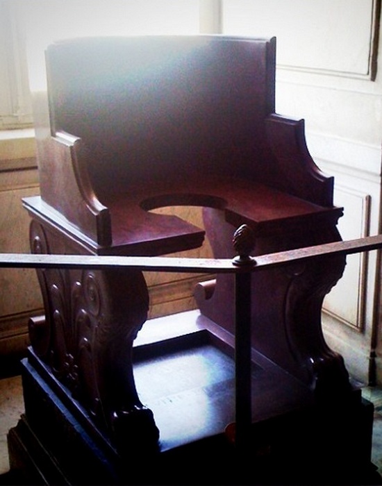 Музеи Ватикана: «Папский туалет». Музеи Ватикана: «Папский туалет».