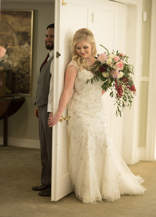 Тайлер сказал своей жене во время церемонии, что она самая прекрасная, нежная и любящая женщина в мире. Фото: Pink Shutter Photo. Тайлер сказал своей жене во время церемонии, что она самая прекрасная, нежная и любящая женщина в мире. Фото: Pink Shutter Photo.