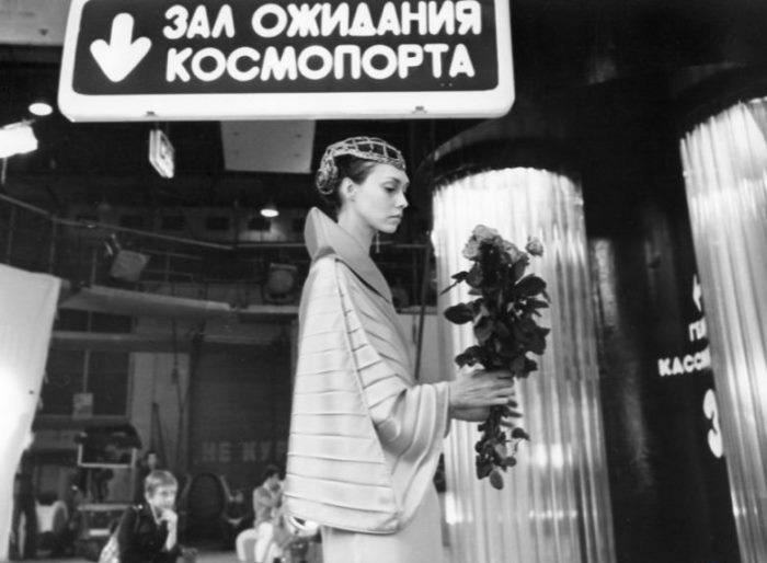 Кадр из фильма *Гостья из будущего*, 1984 | Фото: elenametelkina.ru Кадр из фильма *Гостья из будущего*, 1984 | Фото: elenametelkina.ru