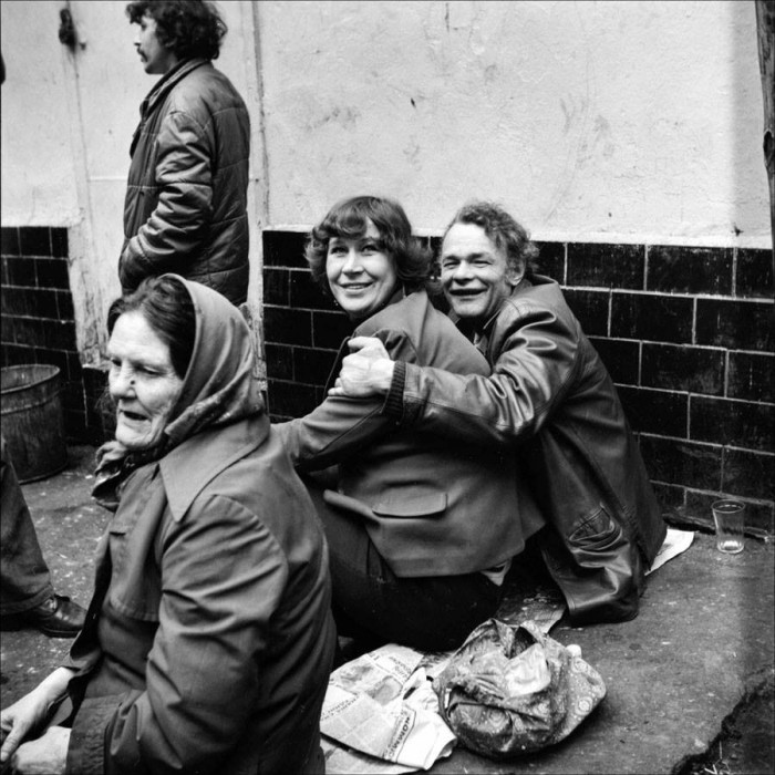 Около пивной на Покровке в 1982 году. Около пивной на Покровке в 1982 году.