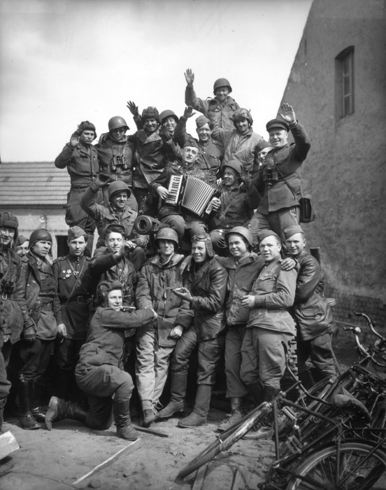 Американские и советские солдаты. Американские и советские солдаты.