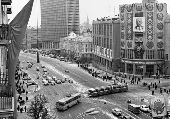 Праздничное оформление улиц в 1972 году. Праздничное оформление улиц в 1972 году.