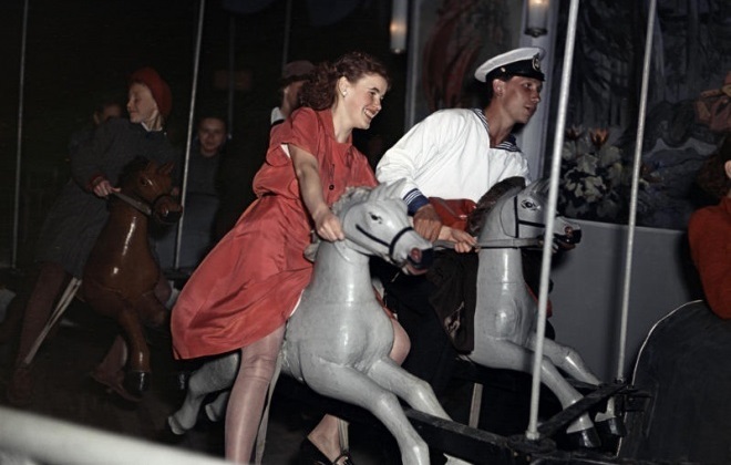 Фото карусели в неизвестном городе в 1950 году. Автор: Anatoly Garanin. Фото карусели в неизвестном городе в 1950 году. Автор: Anatoly Garanin.