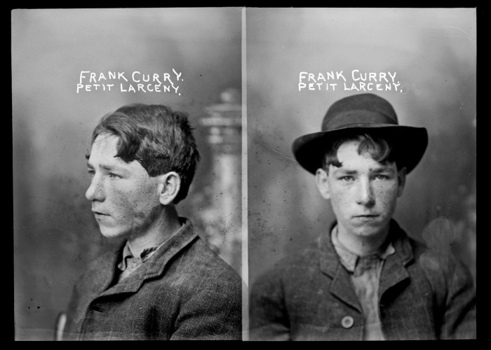 Парень участвовал в мелких кражах. Парень участвовал в мелких кражах.