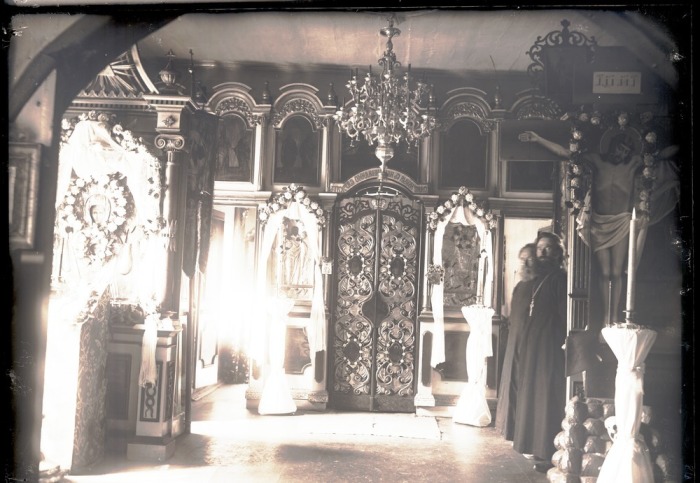 Сельский храм. Ханты-Мансийский автономный округ, Нижневартовский район, село Ларьяк, 1913 год. Сельский храм. Ханты-Мансийский автономный округ, Нижневартовский район, село Ларьяк, 1913 год.