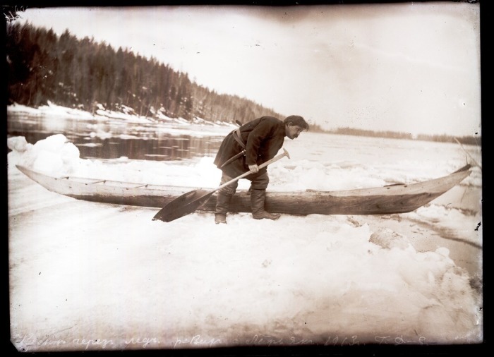 Весною через лед. Ханты-Мансийский автономный округ, Нижневартовский район, село Ларьяк, 1913 год. Весною через лед. Ханты-Мансийский автономный округ, Нижневартовский район, село Ларьяк, 1913 год.