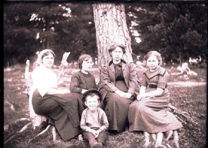 Русские жители. Ханты-Мансийский автономный округ, Нижневартовский район, село Ларьяк, 1913 год. Русские жители. Ханты-Мансийский автономный округ, Нижневартовский район, село Ларьяк, 1913 год.