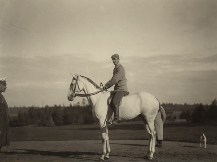 Конный портрет великого князя Михаила Александровича в 1900 году. Конный портрет великого князя Михаила Александровича в 1900 году.