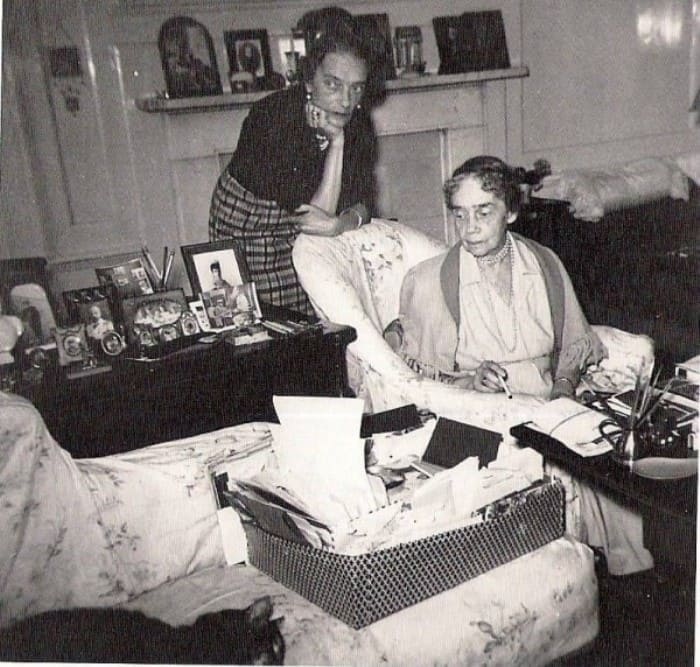 Великая княгиня Ксения Александровна с дочерью, княгиней Ириной Юсуповой, 1957 | Фото: liveinternet.ru