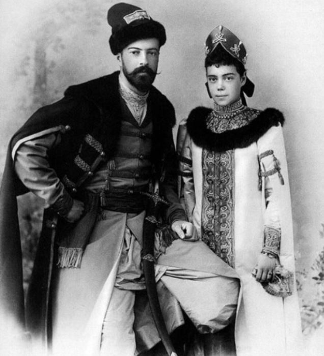 Великая княгиня Ксения Александровна с супругом в русских костюмах | Фото: liveinternet.ru