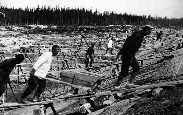 Рабочие на строительстве канала Москва - Волга. Рабочие на строительстве канала Москва - Волга.