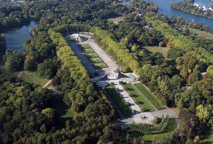 Трептов-парк в Берлине | Фото: fb.ru