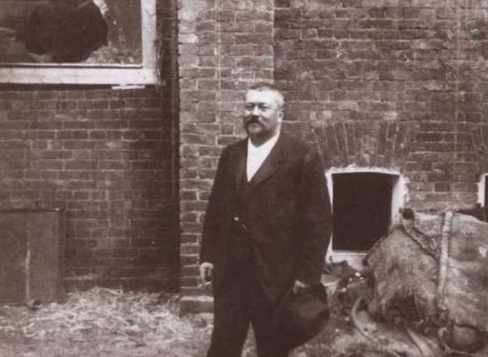 Савва Морозов на стройке нового здания Московского художественного театра, 1902 | Фото: coollib.xyz Савва Морозов на стройке нового здания Московского художественного театра, 1902 | Фото: coollib.xyz