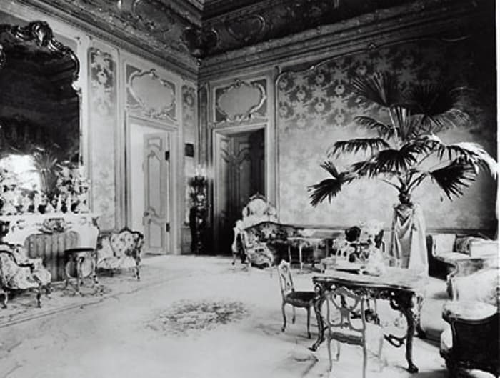 Гостиная в доме Зинаиды Григорьевны на Спиридоновке | Фото: kommersant.ru Гостиная в доме Зинаиды Григорьевны на Спиридоновке | Фото: kommersant.ru