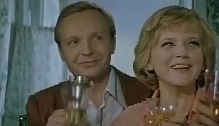 Андрей Мягков и Анастасия Вознесенская в фильме "Вы мне писали...", 1976. / Фото: www.kino-teatr.org Андрей Мягков и Анастасия Вознесенская в фильме "Вы мне писали...", 1976. / Фото: www.kino-teatr.org