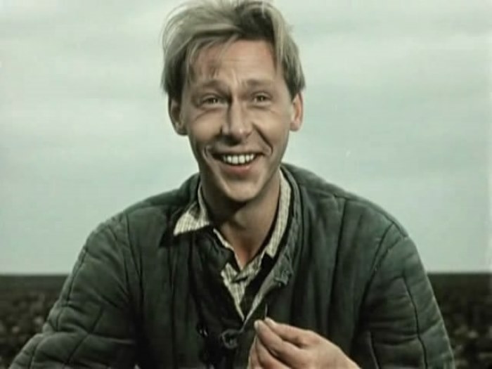 Олег Ефремов в фильме *Первый эшелон*, 1955 | Фото: kino-teatr.ru Олег Ефремов в фильме *Первый эшелон*, 1955 | Фото: kino-teatr.ru