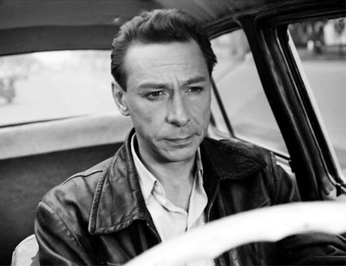 Олег Ефремов в фильме *Три тополя на Плющихе*, 1967 | Фото: kino-teatr.ru Олег Ефремов в фильме *Три тополя на Плющихе*, 1967 | Фото: kino-teatr.ru