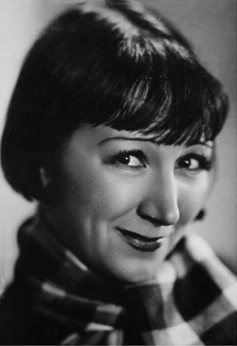 Рина Зелёная в молодости. Рина Зелёная в молодости.