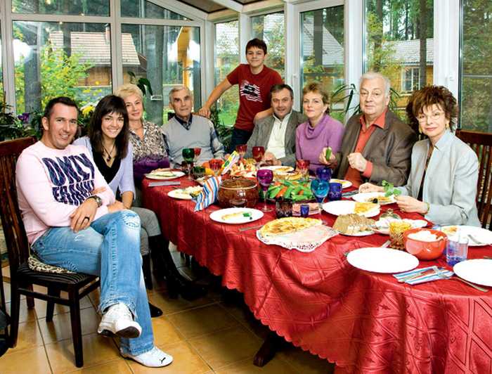 Большая семья Михаила Державина. / Фото: www.7days.ru Большая семья Михаила Державина. / Фото: www.7days.ru