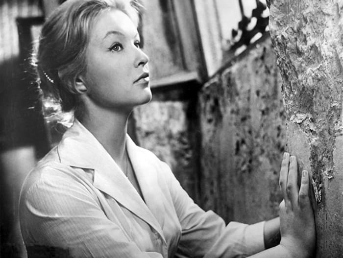 Марина Влади в фильме *Приговор*, 1959 | Фото: liveinternet.ru Марина Влади в фильме *Приговор*, 1959 | Фото: liveinternet.ru