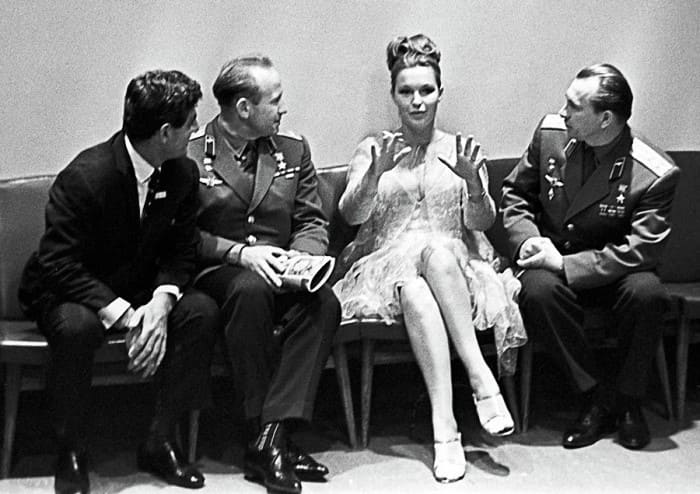 Жан-Клод Бруйе, Алексей Леонов, Марина Влади и Павел Беляев на Международном кинофестивале в Москве, 1965 | Фото: kleinburd.ru Жан-Клод Бруйе, Алексей Леонов, Марина Влади и Павел Беляев на Международном кинофестивале в Москве, 1965 | Фото: kleinburd.ru