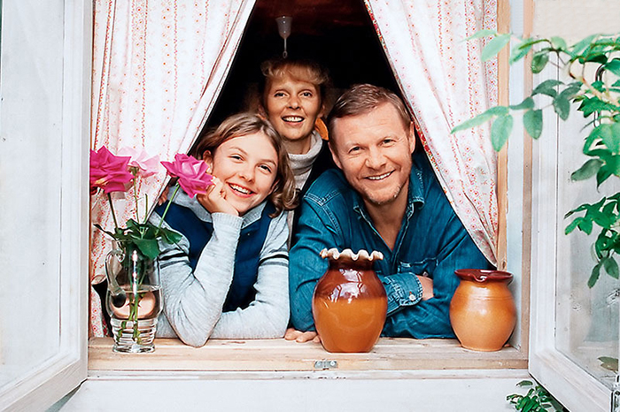 Виталий Соломин с женой Марией и дочкой Елизаветой. / Фото: www.7days.ru Виталий Соломин с женой Марией и дочкой Елизаветой. / Фото: www.7days.ru