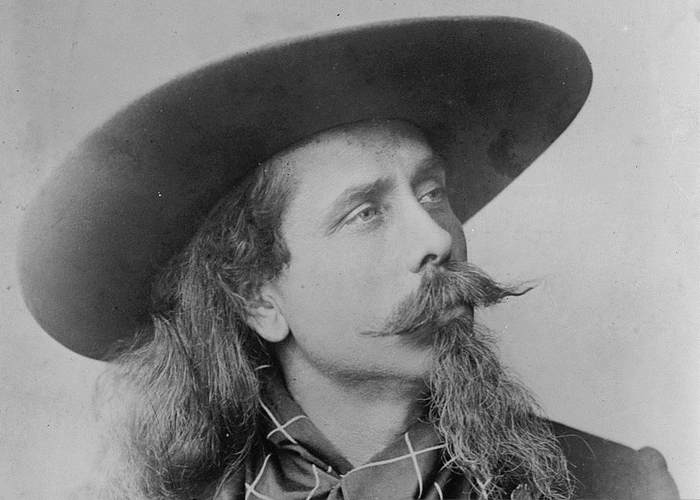 Прозвище «Буффало Билл» Коди получил от рабочих Канзасской и Тихоокеанской ЖД. Прозвище «Буффало Билл» Коди получил от рабочих Канзасской и Тихоокеанской ЖД.