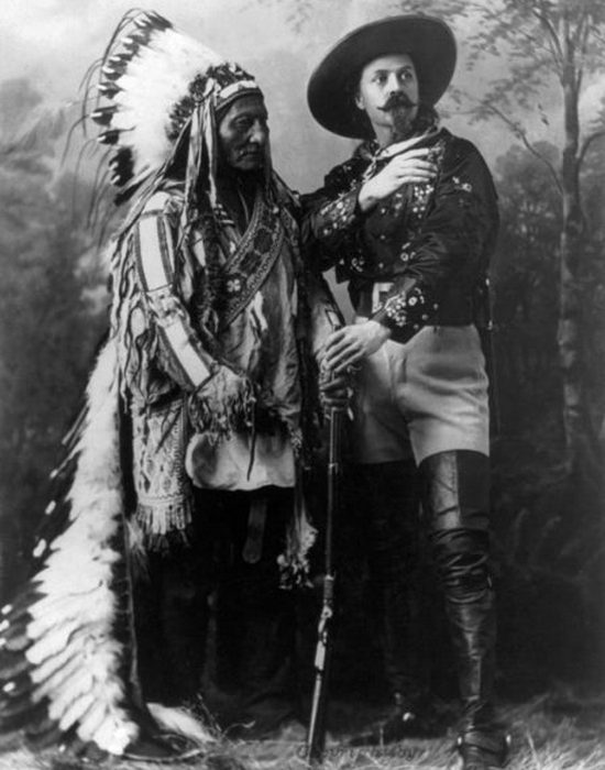 Сидящий Бык и Баффало Билл, Монреаль, Квебек, 1885 год. Сидящий Бык и Баффало Билл, Монреаль, Квебек, 1885 год.