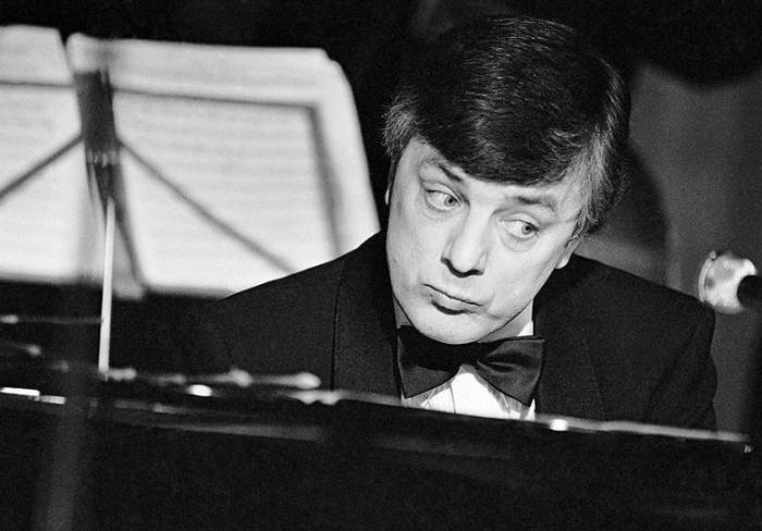Раймонд Паулс за роялем. / Фото: www.kommersant.ru Раймонд Паулс за роялем. / Фото: www.kommersant.ru