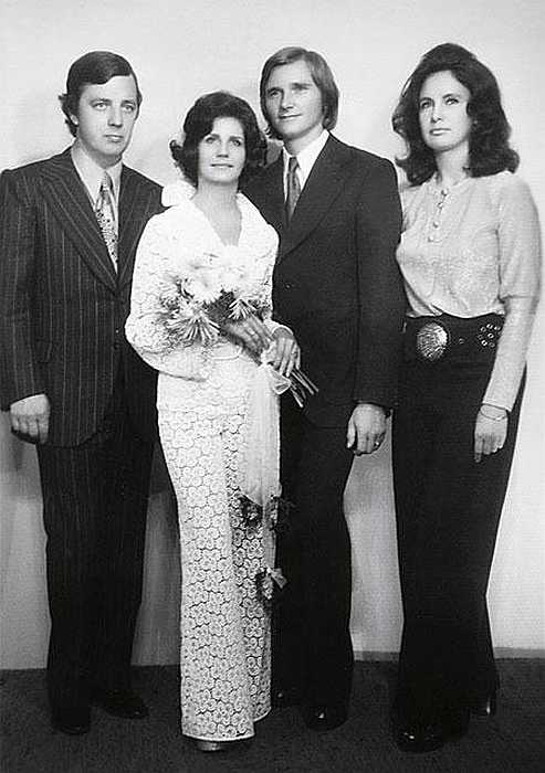 Раймонд Паулс и Светлана Епифанова на свадьбе у друзей. / Фото: www.itogi.ru Раймонд Паулс и Светлана Епифанова на свадьбе у друзей. / Фото: www.itogi.ru