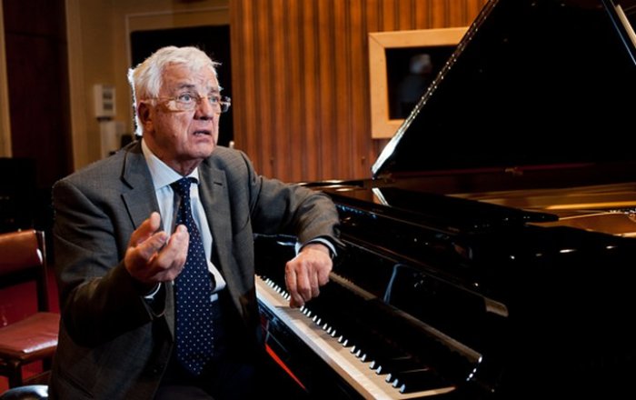 Он исполняет для нее свою лучшую музыка. / Фото: www.ribalych.ru Он исполняет для нее свою лучшую музыка. / Фото: www.ribalych.ru