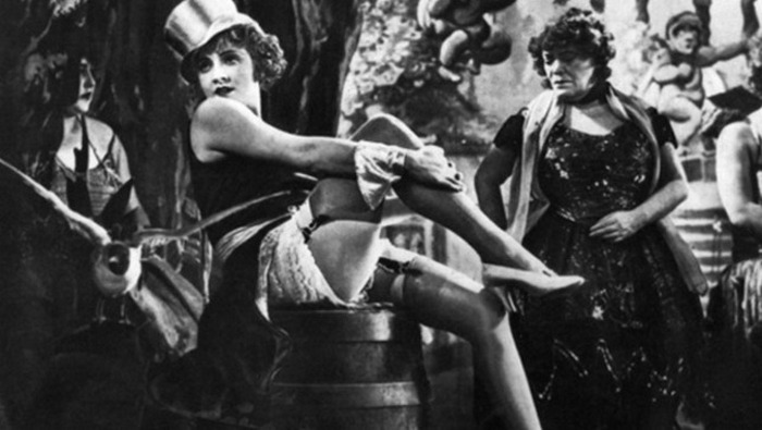 Марлен Дитрих в фильме *Голубой ангел*.