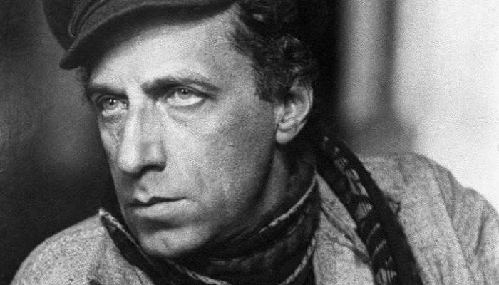 Российский театральный режиссёр, актёр и педагог Всеволод Мейерхольд. | Фото: kstolica.ru. Российский театральный режиссёр, актёр и педагог Всеволод Мейерхольд. | Фото: kstolica.ru.