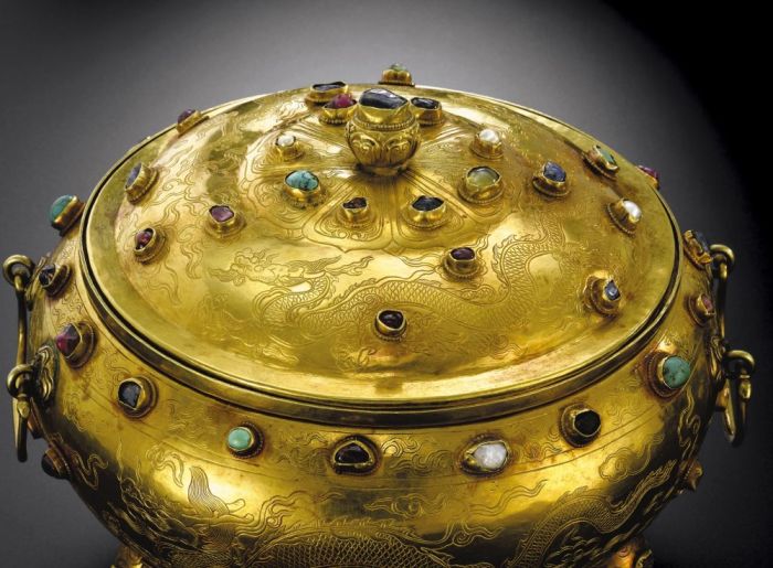 Китайский треножник династии Мин, проданный за 14,8 млн. долларов. | Фото: alux.com. Китайский треножник династии Мин, проданный за 14,8 млн. долларов. | Фото: alux.com.