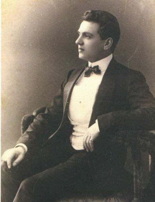 Эрнест Бо - создатель духов Chanel №5. Фото: ParfumClub.org Эрнест Бо - создатель духов Chanel №5. Фото: ParfumClub.org