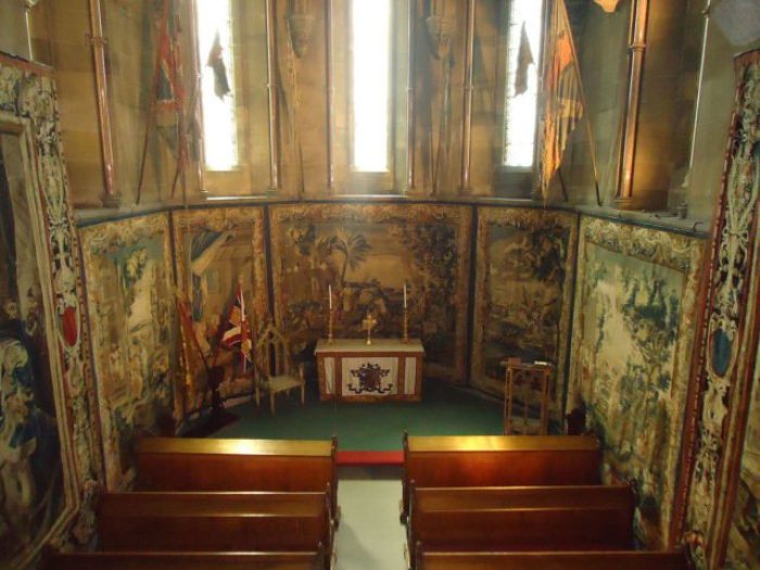 Церковь внутри замка Алник. Церковь внутри замка Алник.