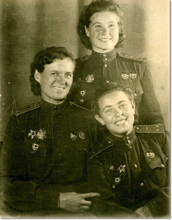 Наталья Меклин с боевыми подругами. Фото:memory-book.com.ua Наталья Меклин с боевыми подругами. Фото:memory-book.com.ua