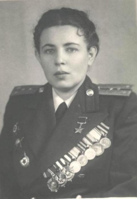 Отважный штурман Полина Гельман. Фото: library.fa.ru Отважный штурман Полина Гельман. Фото: library.fa.ru