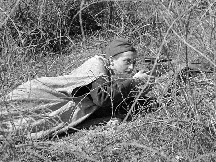 Девушка-снайпер Клавдия Калугина. | Фото: picworld.ru.