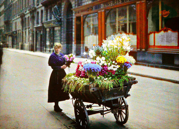 Flower Street Vendor. Франция, Париж, 1914 год. Flower Street Vendor. Франция, Париж, 1914 год.