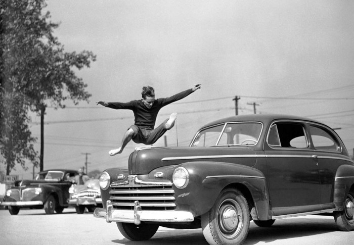 Прыжок через автомобиль, 29 октября 1949 года. Прыжок через автомобиль, 29 октября 1949 года.