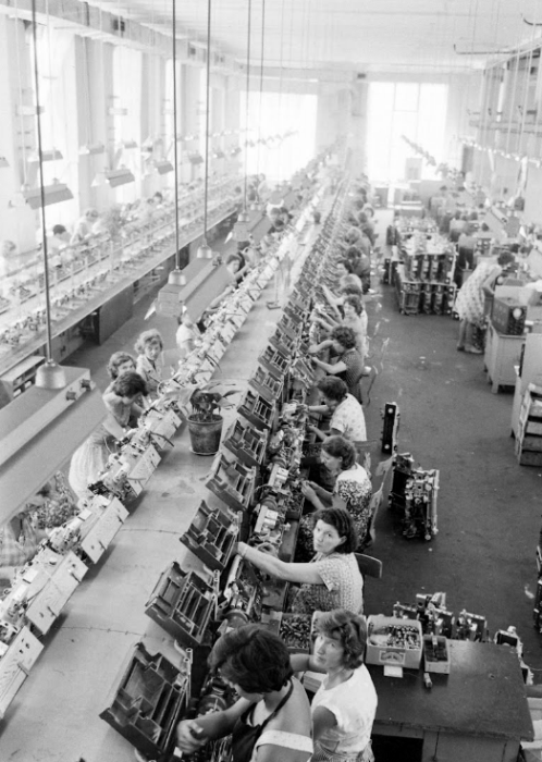 Расфасовочный цех - вид сверху. СССР, Рига, 1960-е годы. 